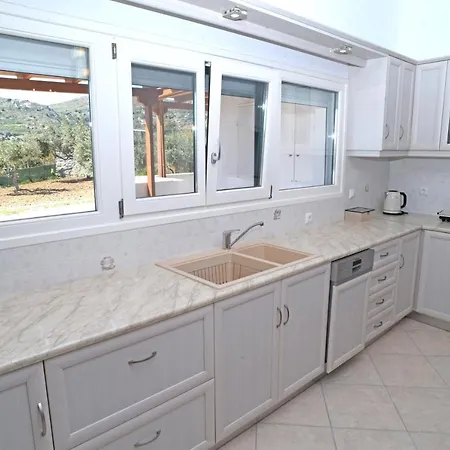Bernie House 2 * Melanes